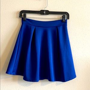 Stretchy blue short skirt